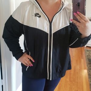 Nike black and white WIND BREAKER HOODIE 3X used